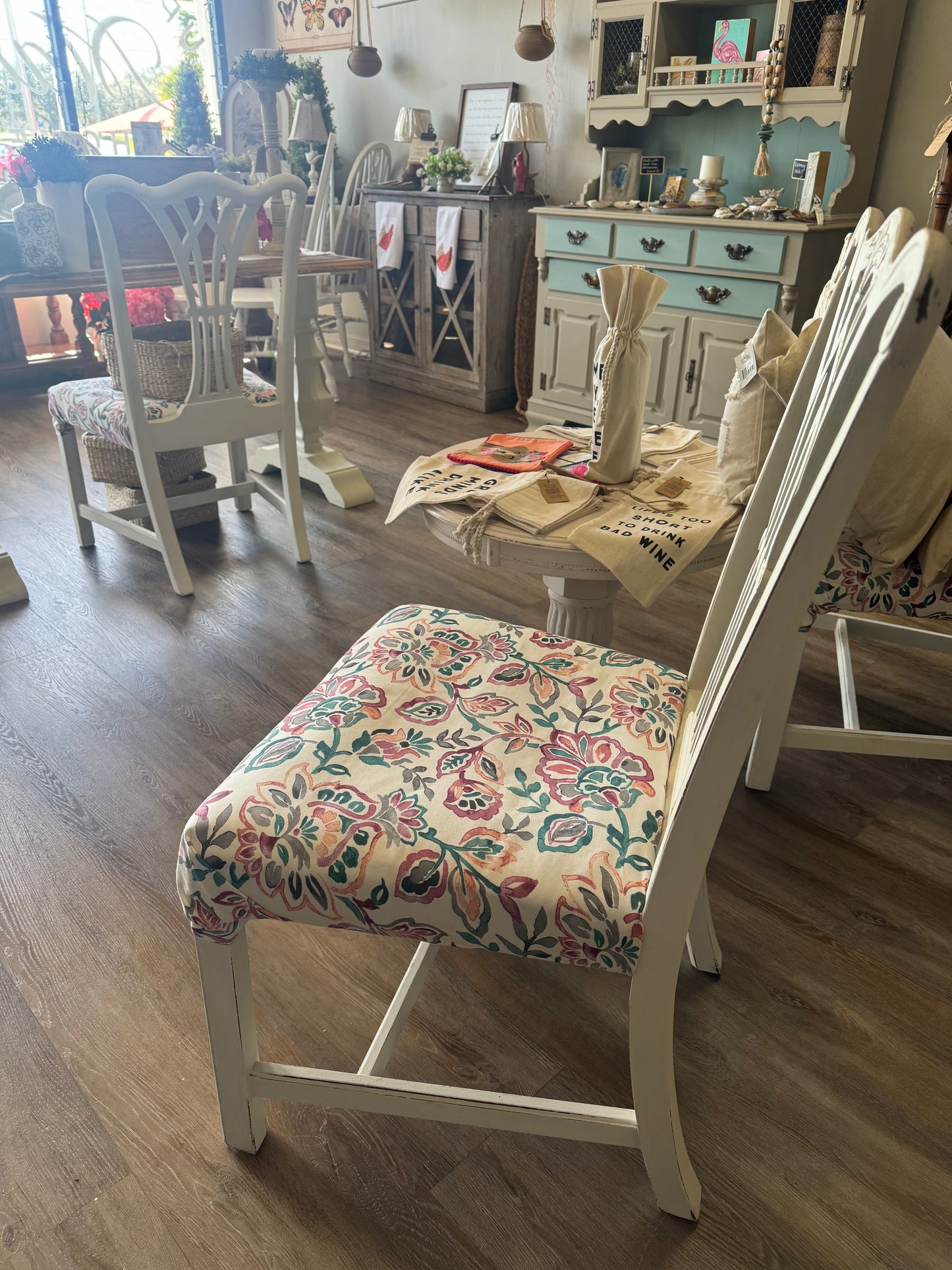 “Meet Sissy” set of 6 dining chairs
