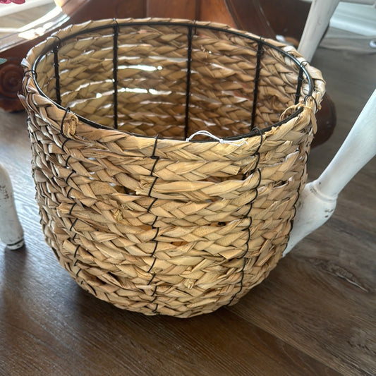 Small woven basket