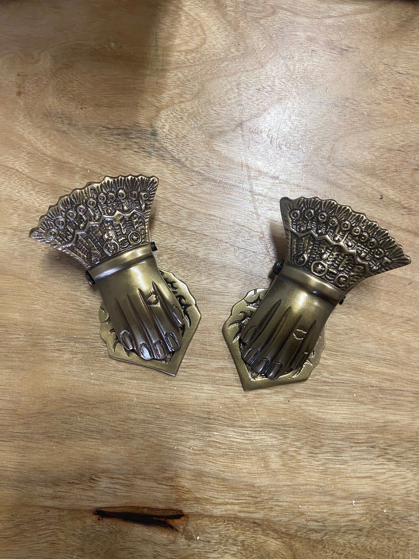 Medium brass hand clips