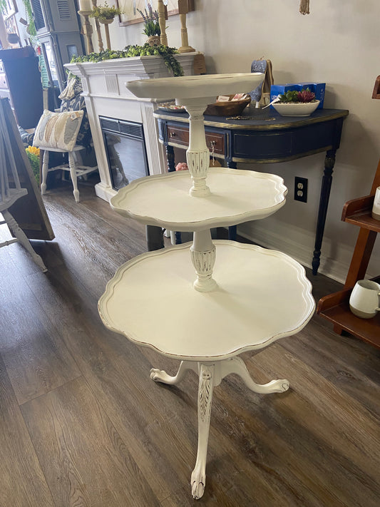 “Lizzie” 3 tier pedestal table